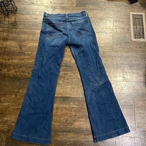 Size 31. 7 for all man kind. Mid rise